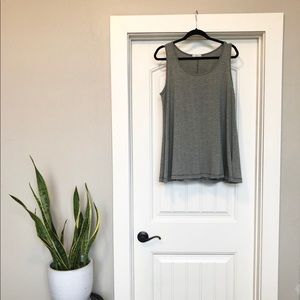 easel • flowy tank